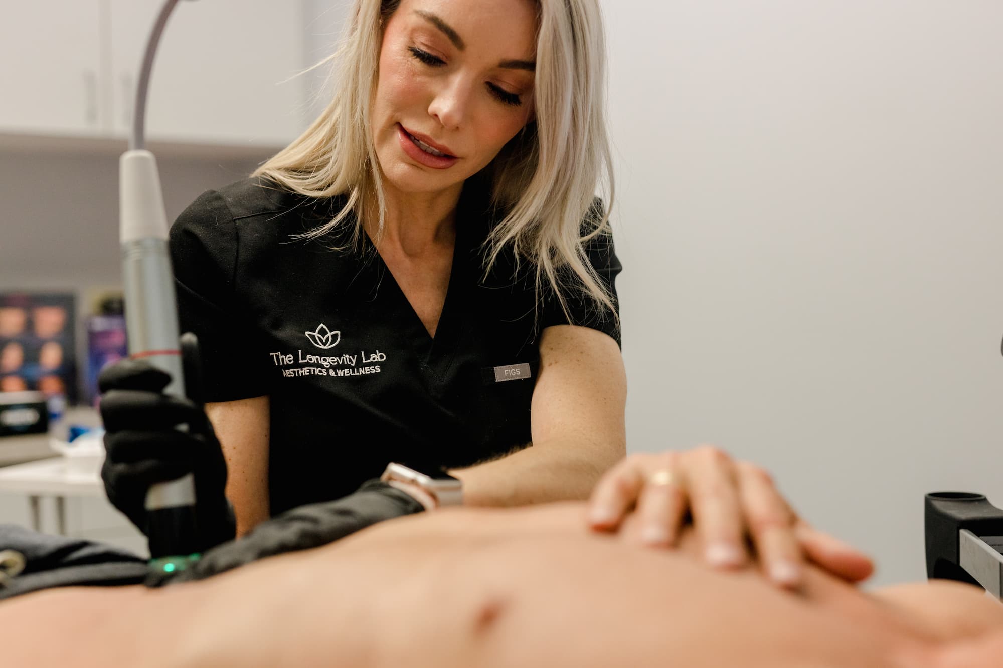 A co-founder of The Longevity Lab performing a body contouring prcedure on a patient in Denver